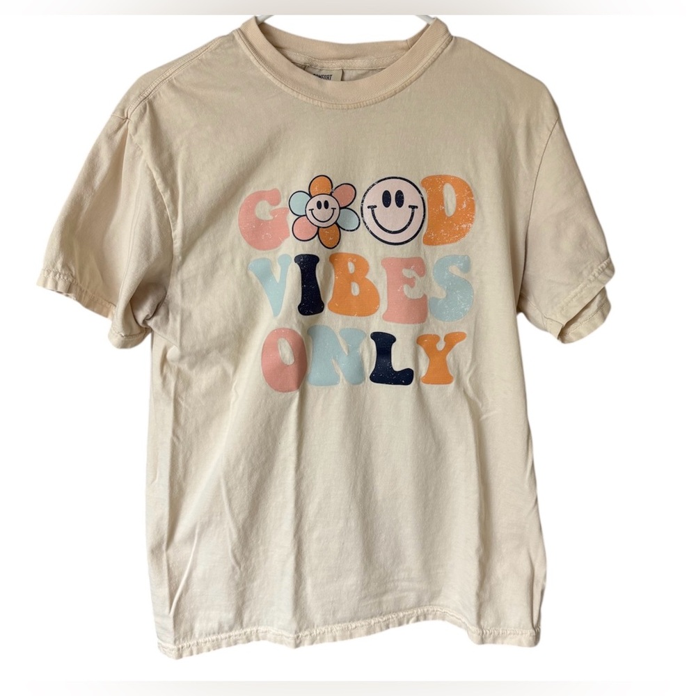 Comfort Colors Cream Women’s 'Good Vibes Only' Graphic Tee